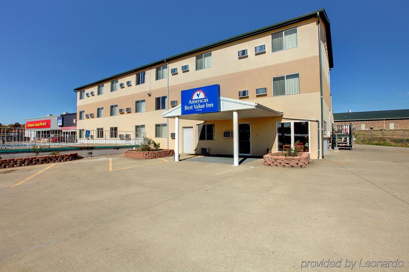 Red Roof Inn Cameron Exterior photo