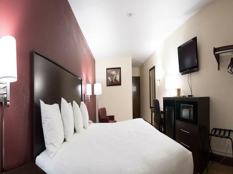 Red Roof Inn Cameron Exterior photo